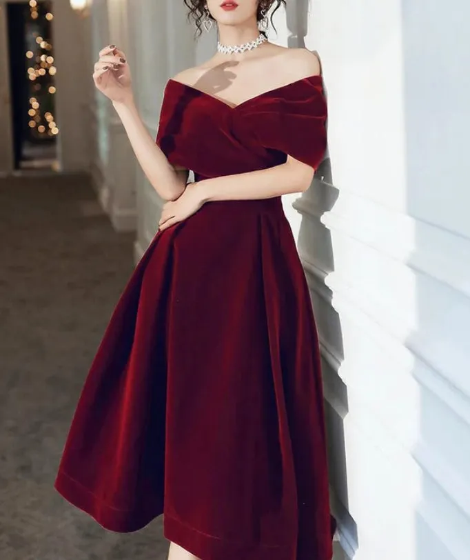 A-Line Wine Red Velvet Tea Length Homecoming Dress Strapless Party Dresses