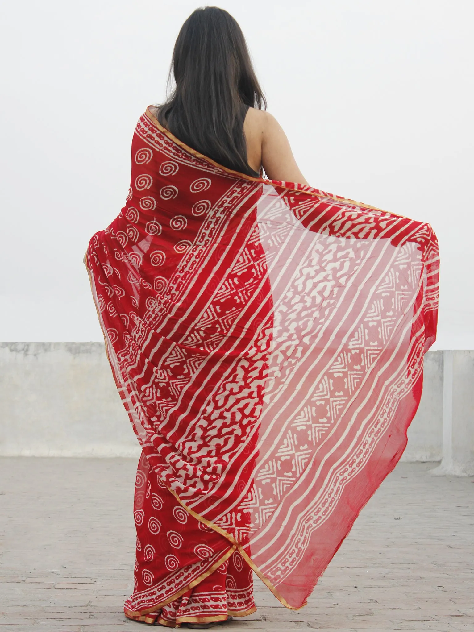 Red White Hand Block Printed Chiffon Saree With Zari Border - S031702586